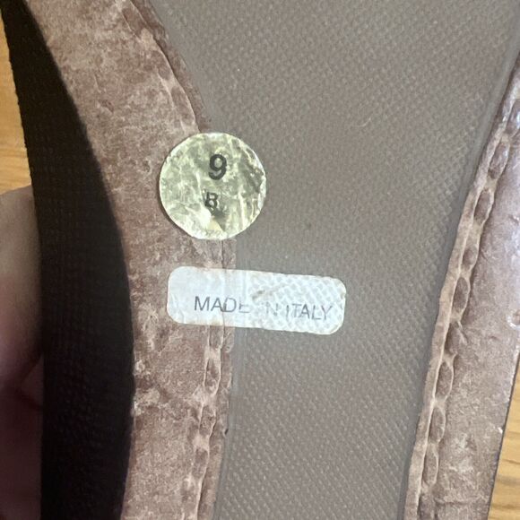 Bruno Magli Black Peep Toe Suede Low Wedge Heels Textured Leather Sz 9B - Picture 6 of 8